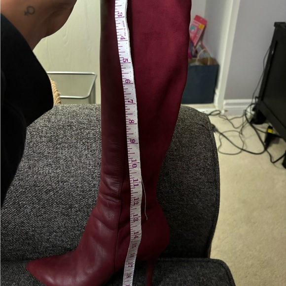 Sexy red boots - Picture 8 of 9